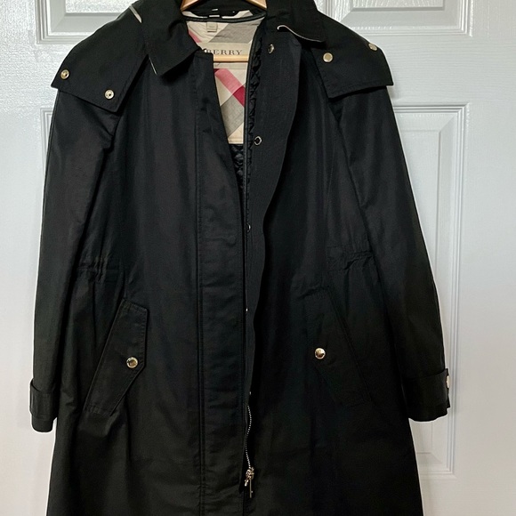 Burberry Jackets & Blazers - Burberry EUC Hooded Trench Coat  US 2